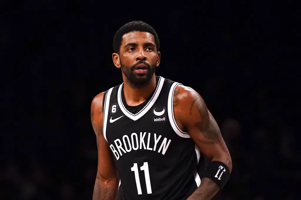 AP Kyrie Irving perdió contrato por mensaje antisemita