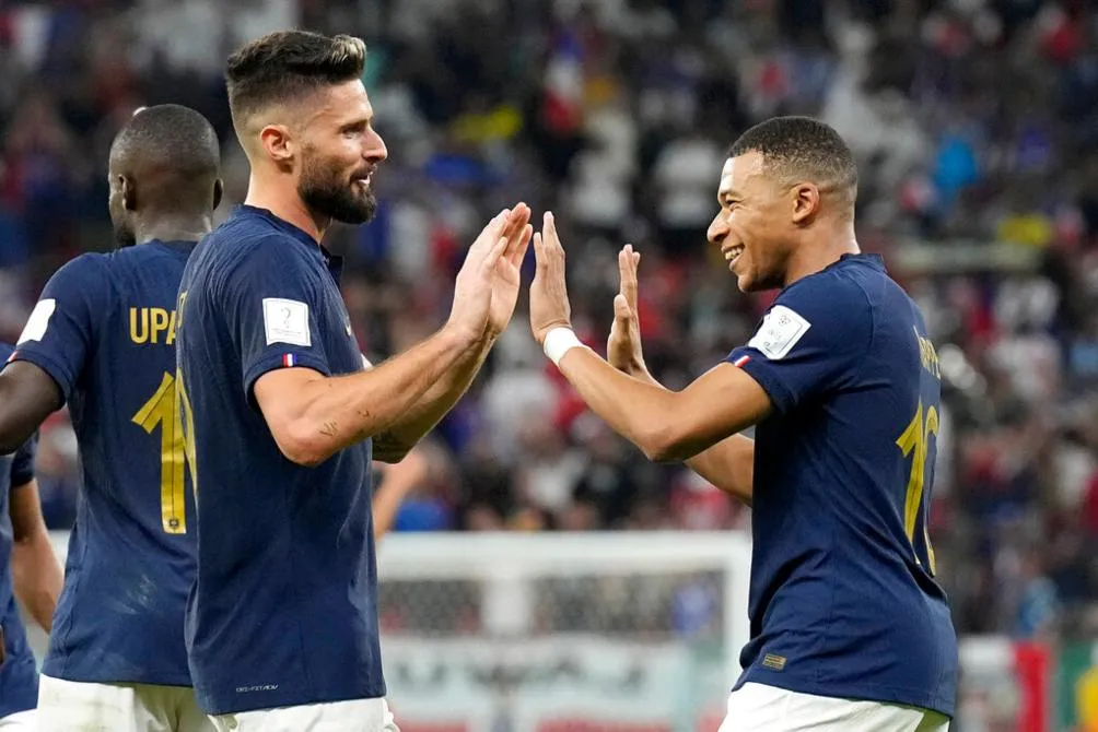 Giroud y Mbappé, goleadores de Francia
