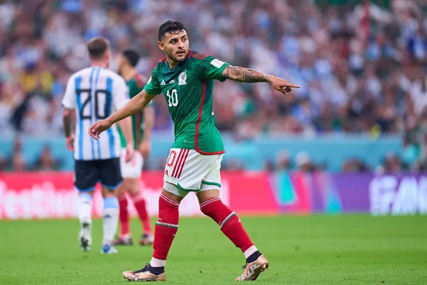 Alexis Vega en Qatar 2022 con el Tri