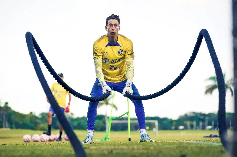 Óscar Jiménez entrenando en Cancún