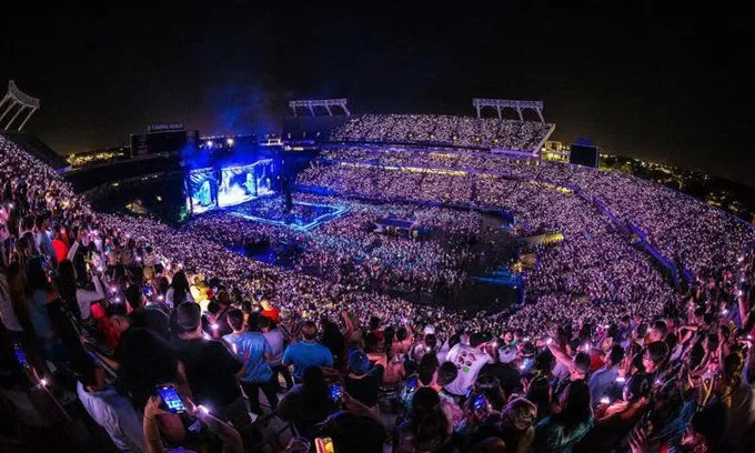 Gira “World’s Hottest Tour”