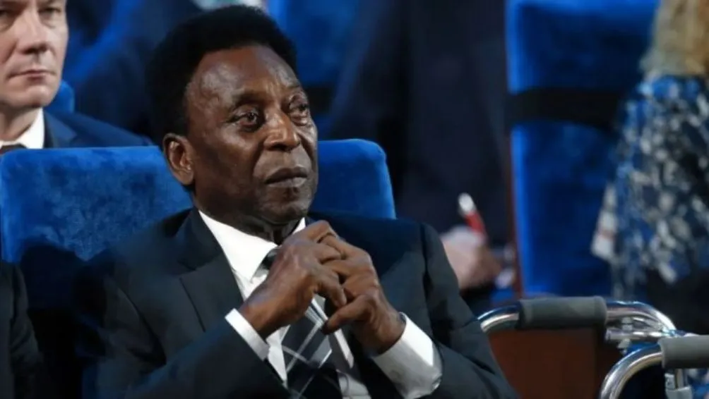 Pelé se mantiene dentro del hospital