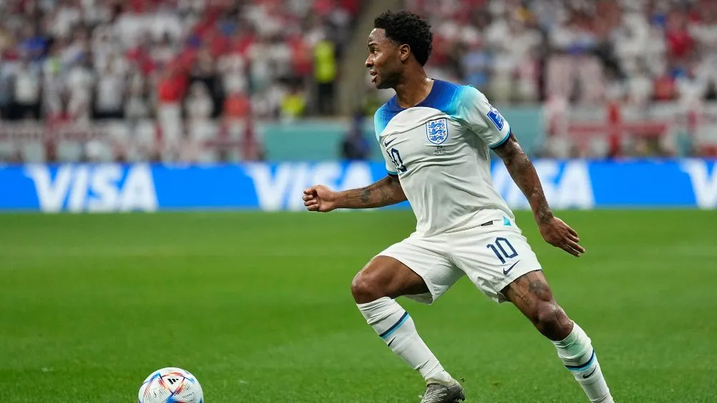 Sterling tuvo que ausentarse por el robo a su familia