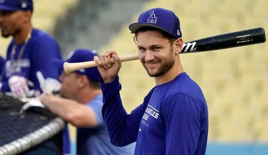 AP Turner en práctica de bateo con Dodgers