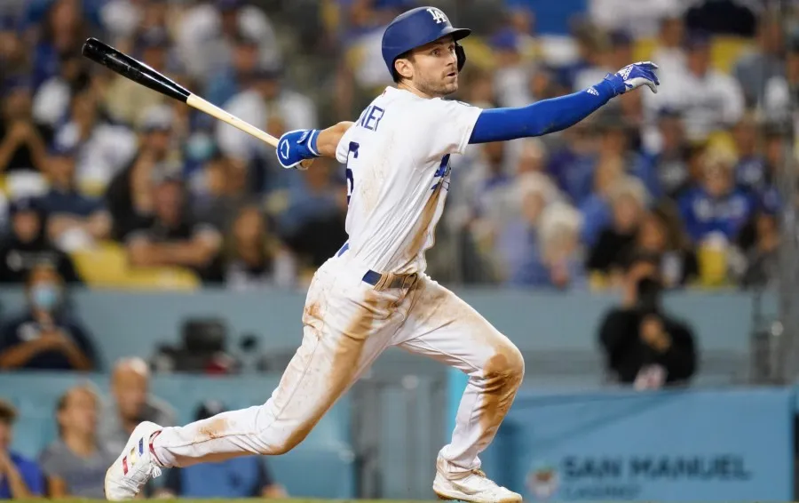 AP El shortstop conecta de hit