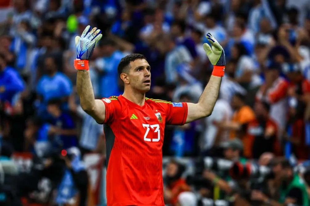 Dibu Martínez fue figura en los penaltis