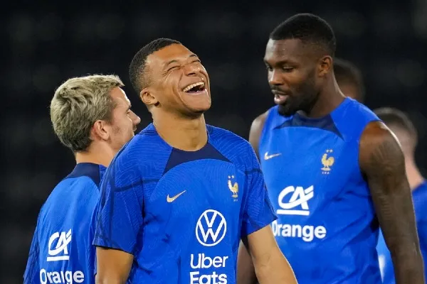 Francia lleva dos amarillas en el Mundial