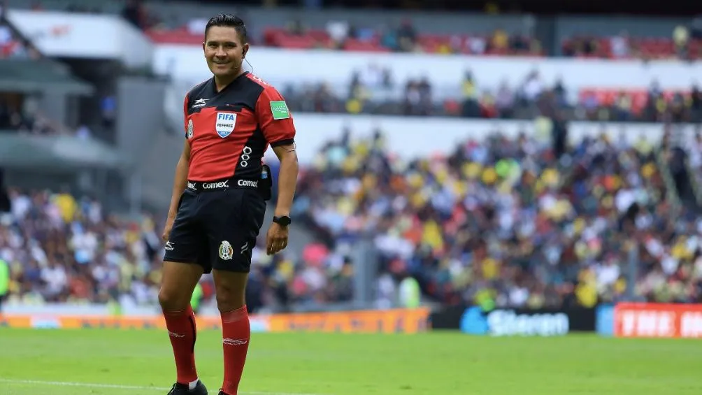 Guerrero dirigiendo en Liga MX