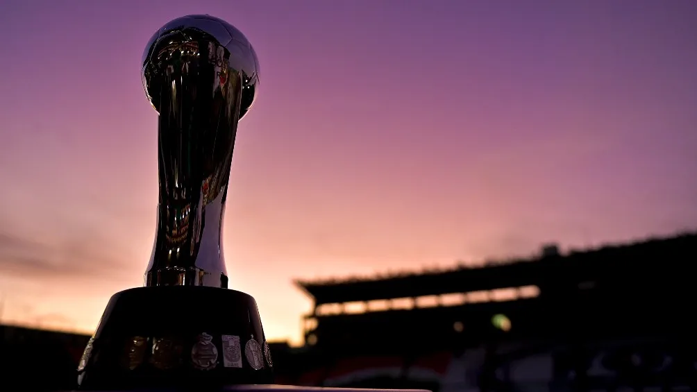 El trofeo de la Liga MX previo a la Final