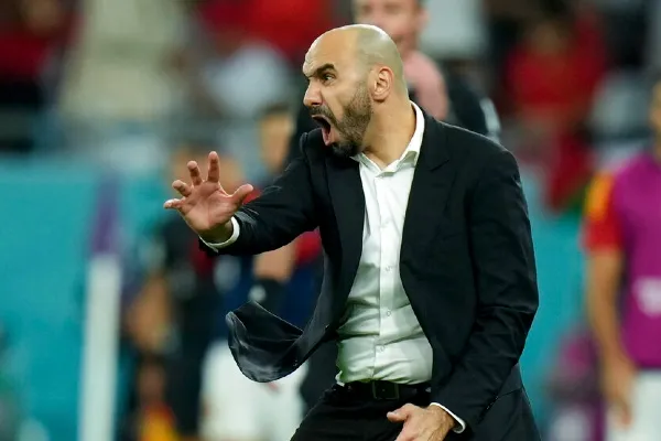 Walid Regragui dando indicaciones