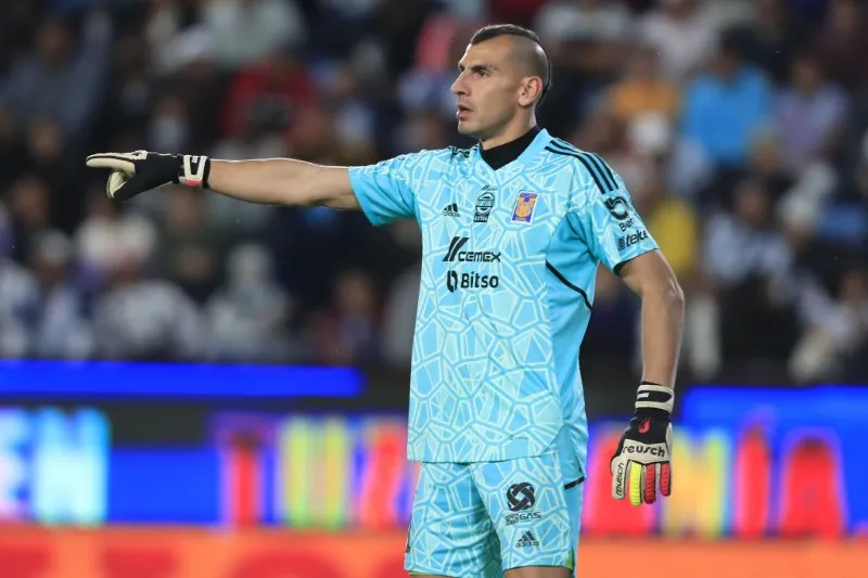 Nahuel Guzmán con Tigres