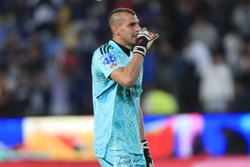 Nahuel Guzmán con Tigres