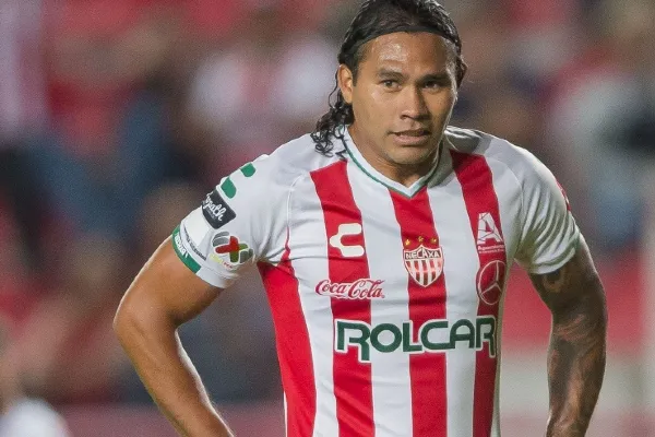 Peña defendiendo los colores del Necaxa