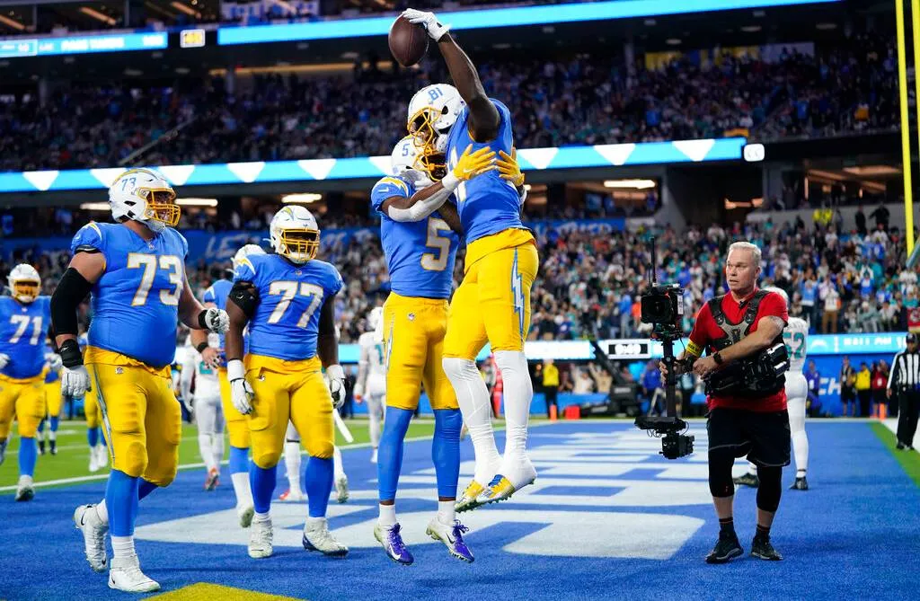 Chargers celebran la victoria del SNF