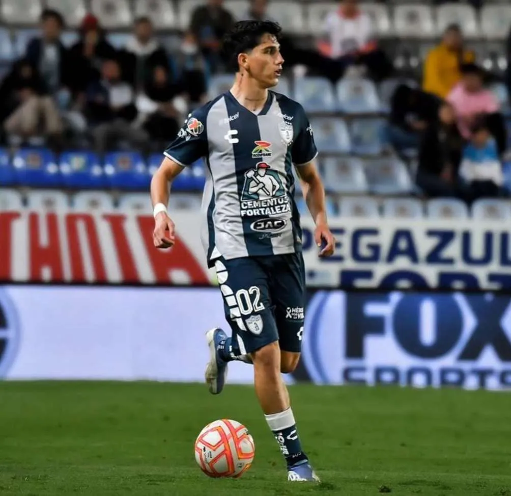 Kevin Álvarez en juego del Pachuca