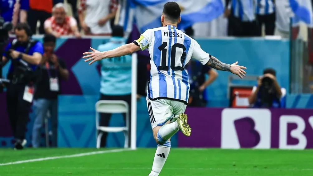 Lionel Messi celebra su gol ante Croacia