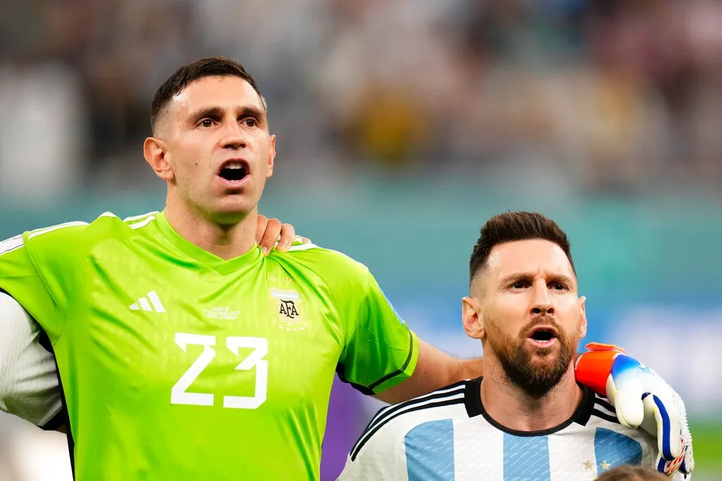 Dibu Martínez defendió a Lionel Messi