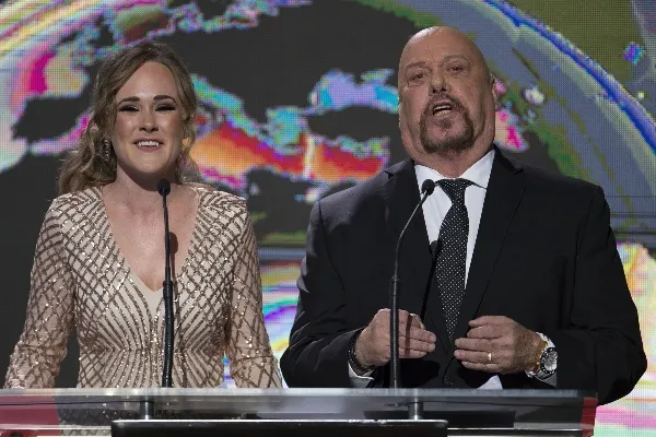 Anunció su retiro de la narración