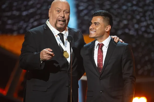El Perro en ceremonia de premiación