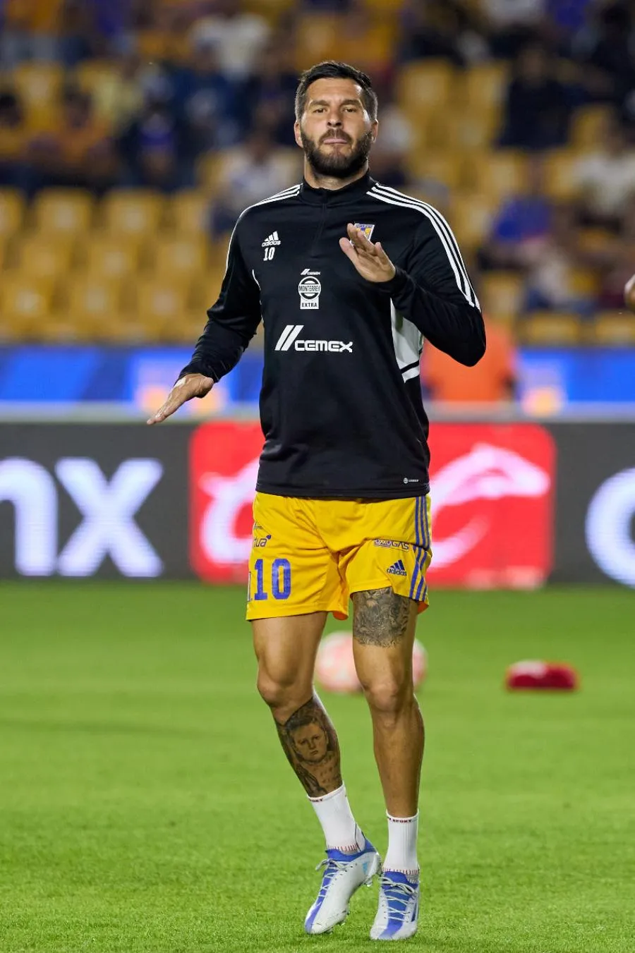Gignac calentando con Tigres