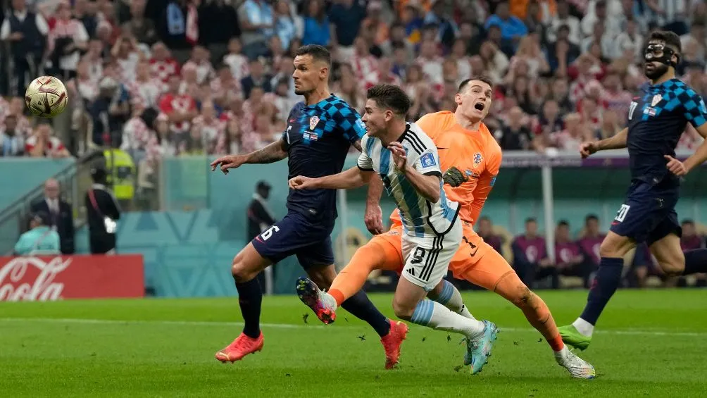 El argentino cayó tras el choque con el portero