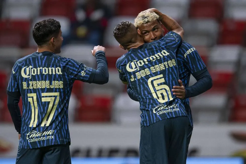 MEXSPORT Roger Martínez festeja su gol