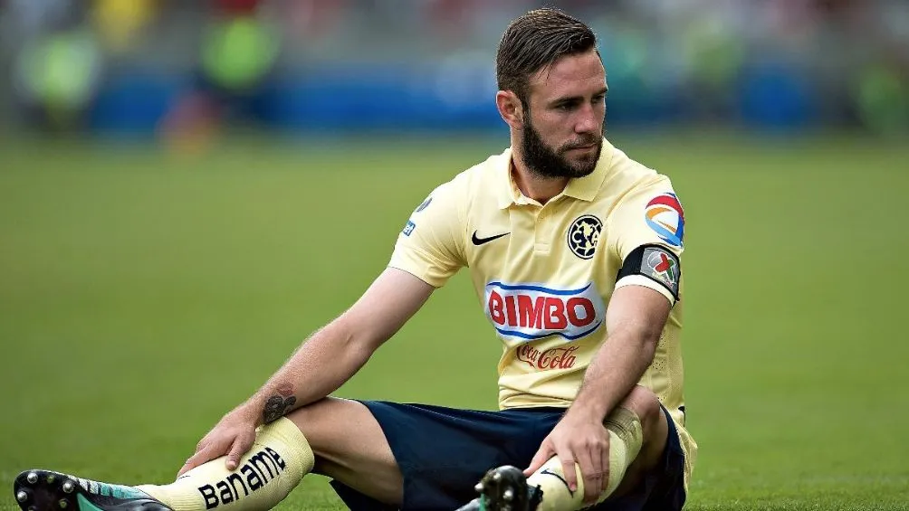 Layún en un partido con América