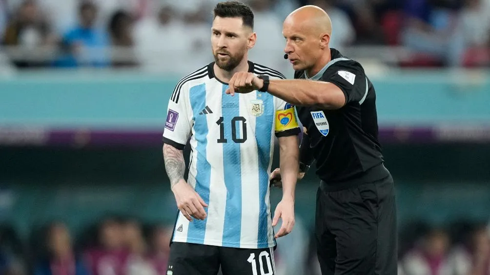 El polaco ya le silbó a Argentina contra Australia