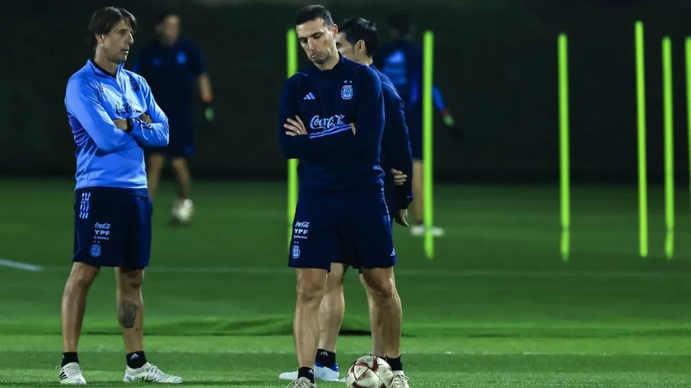 Scaloni durante un entrenamiento con Argentina
