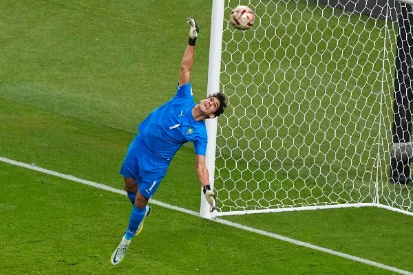 El arquero en espectacular lanzada