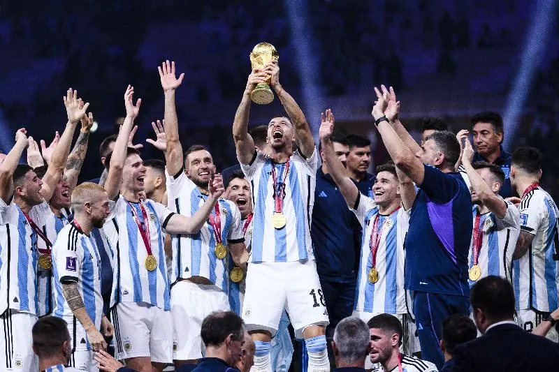 Guido Rodríguez festejando con la Albiceleste