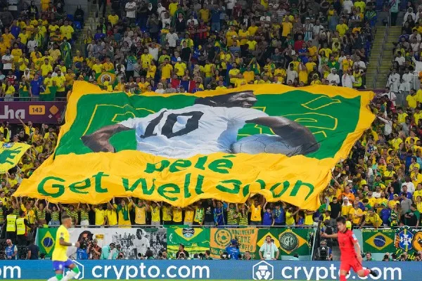 La afición mandó pensamientos a Pelé