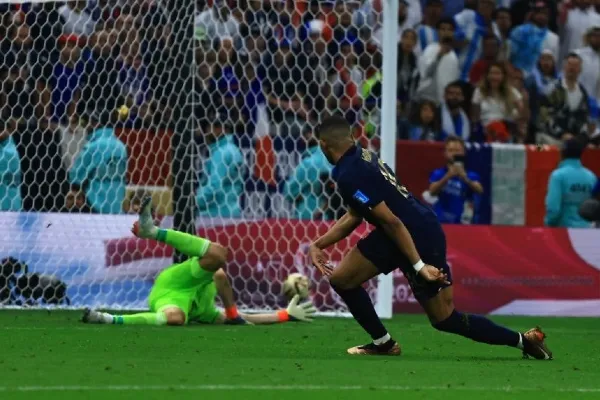 Postal de la anotación de Mbappé