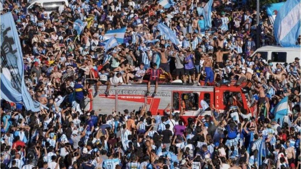 AP La afición salió a celebrar en las calles de Buenos Aires