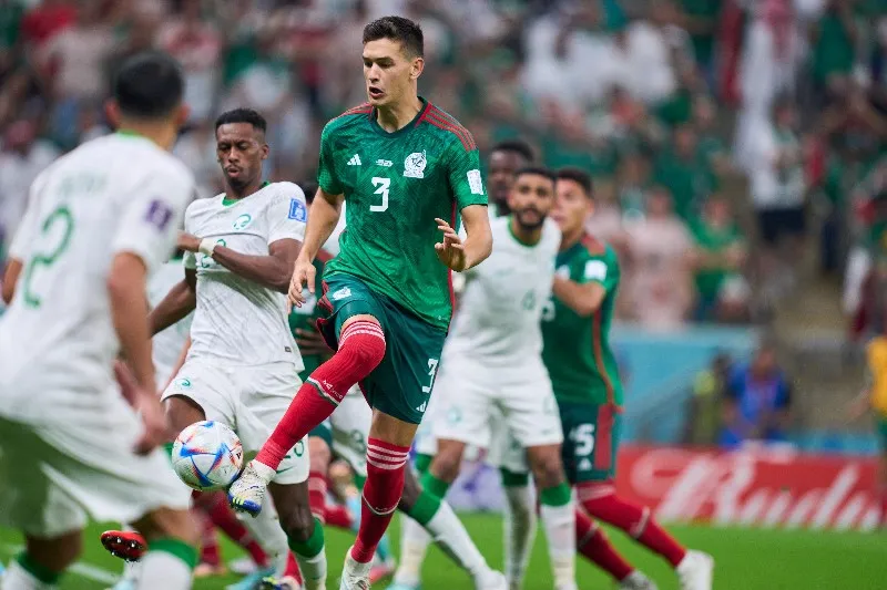 César Montes con el Tri