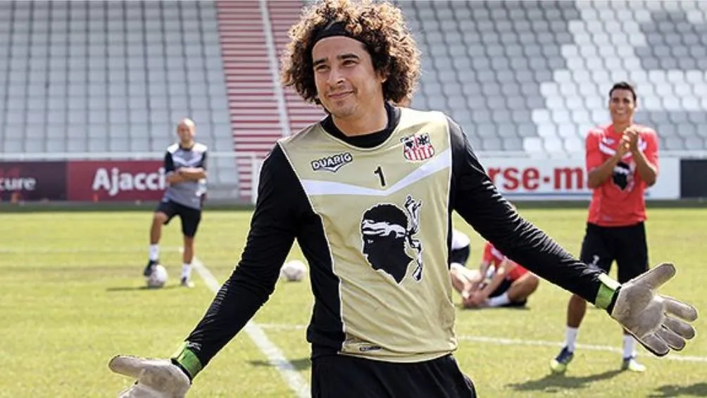 Ochoa con el Ajaccio
