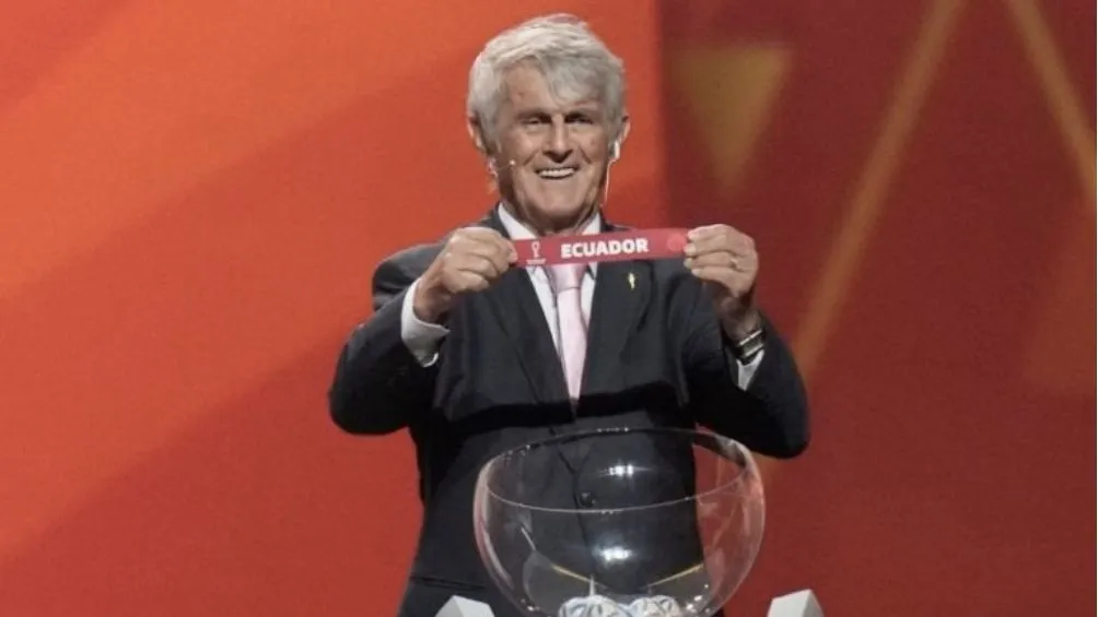 Bora Milutinovic en el sorteo del Mundial
