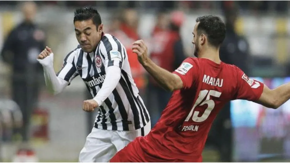 Marco Fabián jugando en la Bundesliga