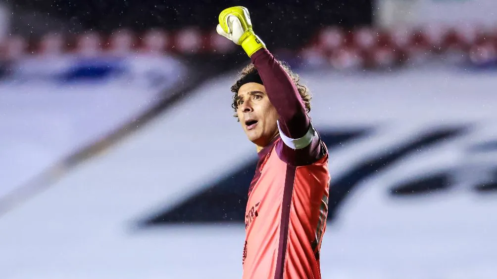 Memo Ochoa agradeciendo a la afición