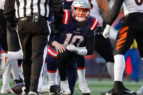 Mac Jones comandó el ataque