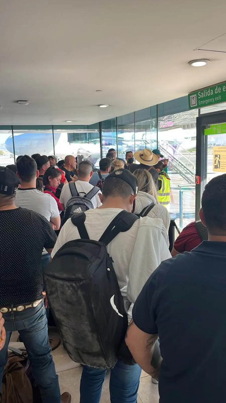 ESPECIAL Pasajeros varados en el Aeropuerto