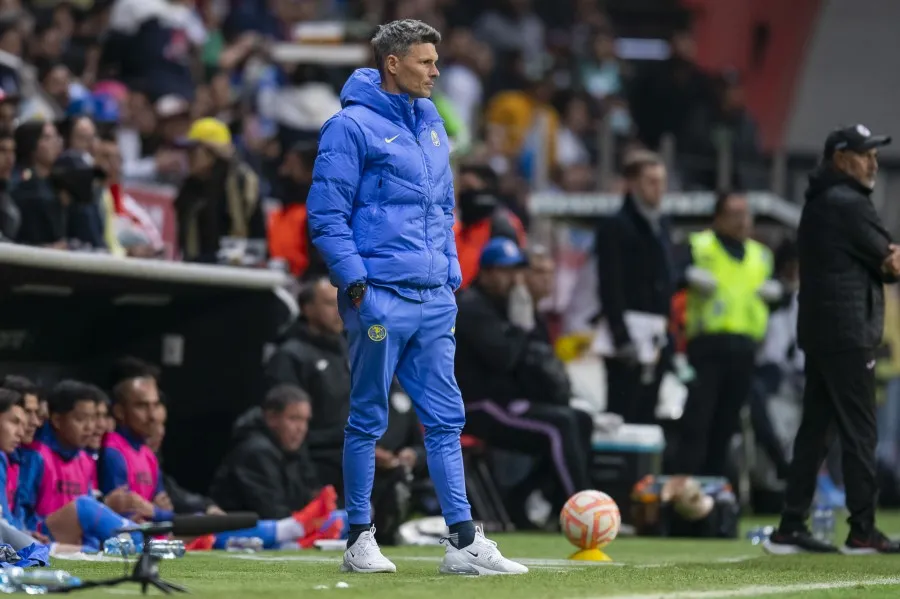 MEXSPORT Fernando Ortiz dirigiendo al América