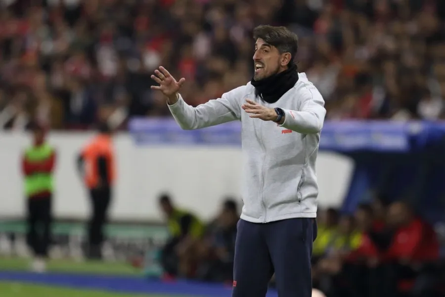 MEXSPORT Veljko Paunovic dirigiendo a Chivas