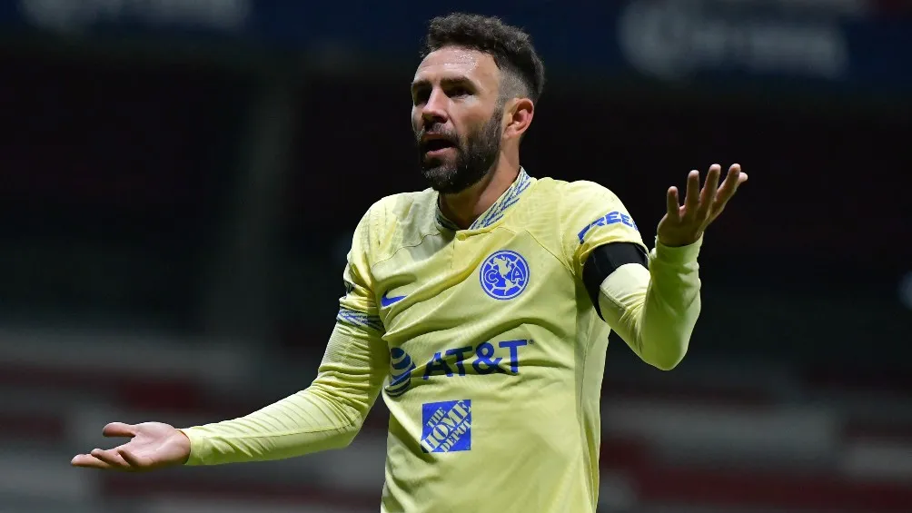 Miguel Layún en partido de pretemporada