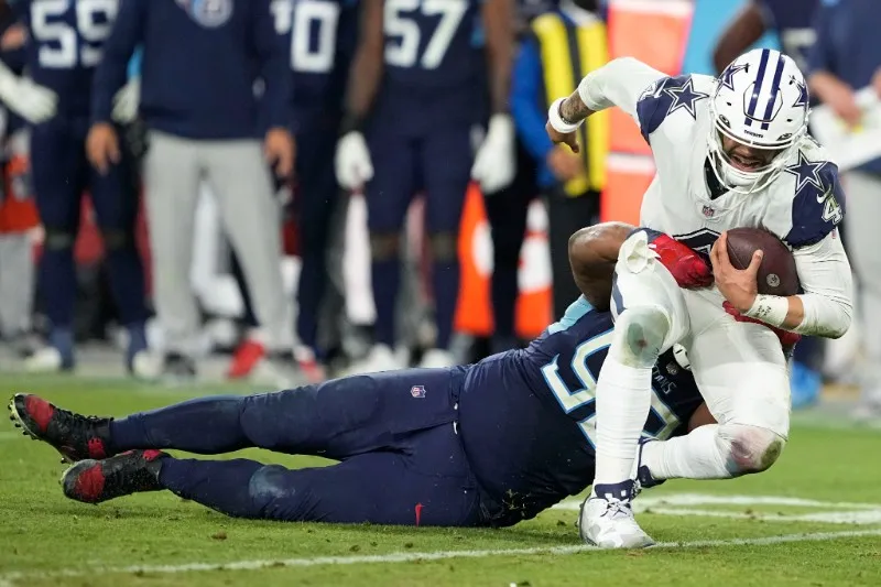 Dak Prescott derribado por Teair Tart