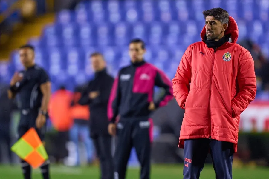 MEXSPORT Paunović durante partido de Chivas