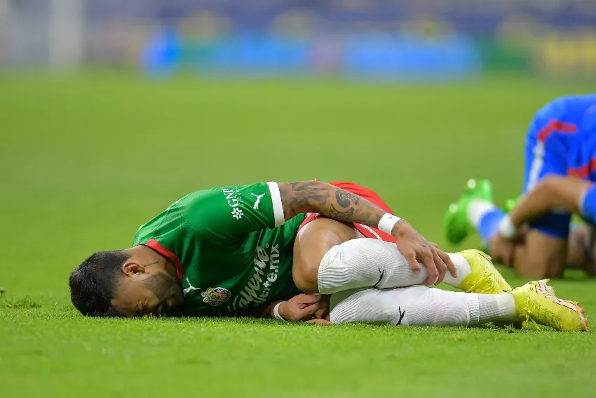 Alexis Vega en un partido con las Chivas