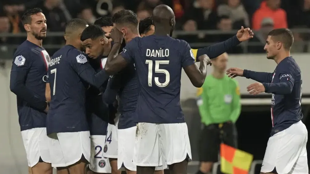 Los jugadores del PSG festejan gol del empate