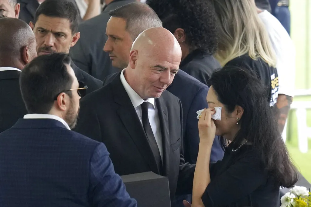AP Gianni Infantino llegó al funeral de Pelé
