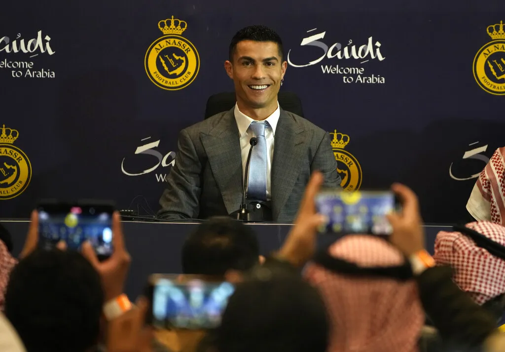 AP Cristiano Ronaldo fue presentado con el Al-Nassr